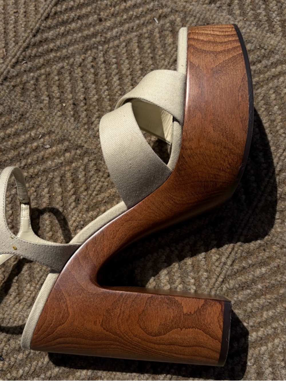 Saint Laurent Cream Leather Platform Sandal with Wood-Effect Heel - Picture 9 of 15